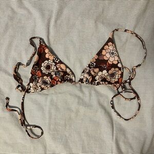Skatie Ella Bikini Top in Byron print